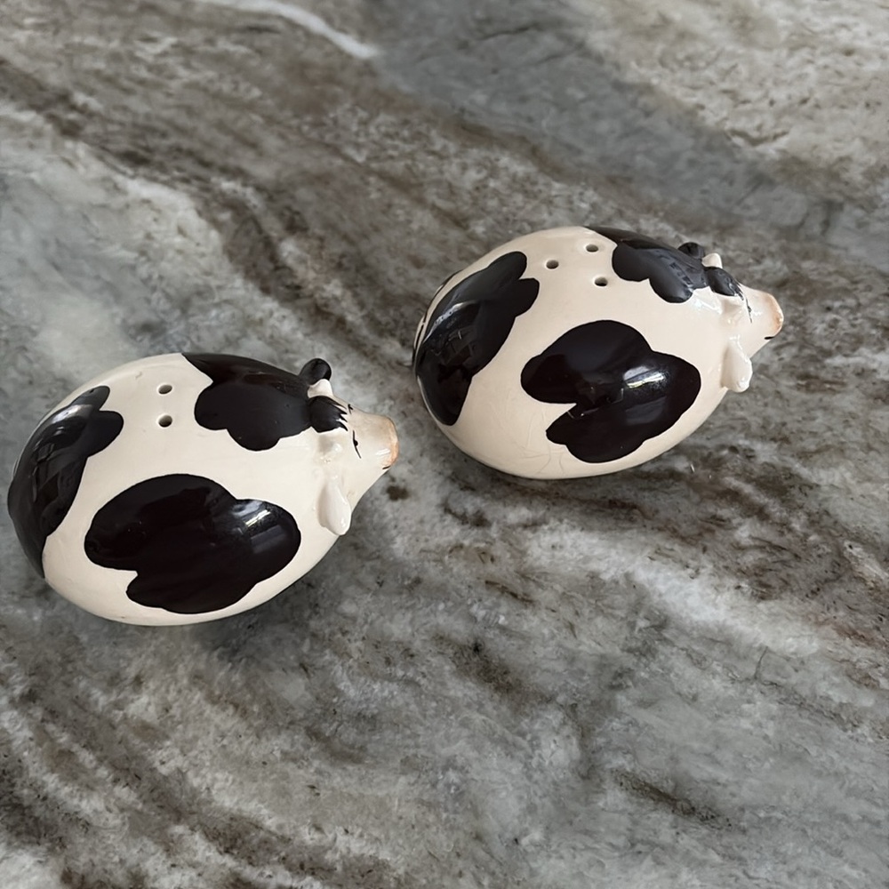 🍄 Cow Whimsical Salt and Pepper Shakers Bonus Bank - Picture 3 of 8